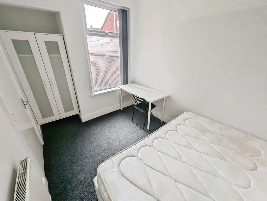 Property for Auction in Coventry & Warwickshire - 175 Hearsall Lane, Earlsdon, Coventry, West Midlands CV5 6HJ