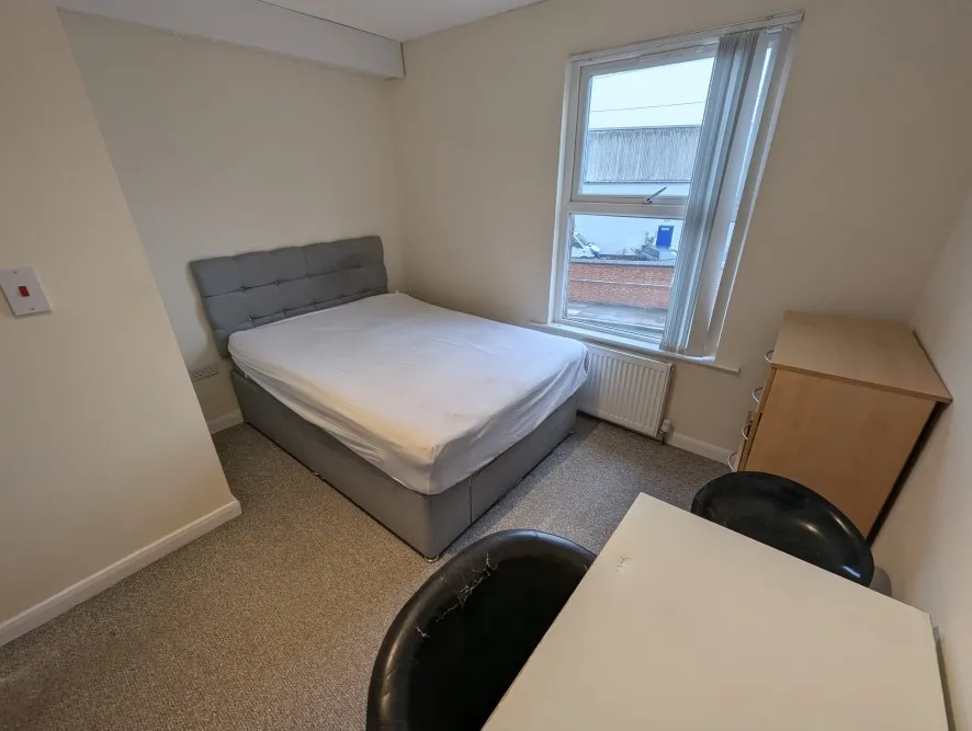 Property for Auction in Coventry & Warwickshire - 30 Cashs Lane, Radford, Coventry, West Midlands CV1 4DS