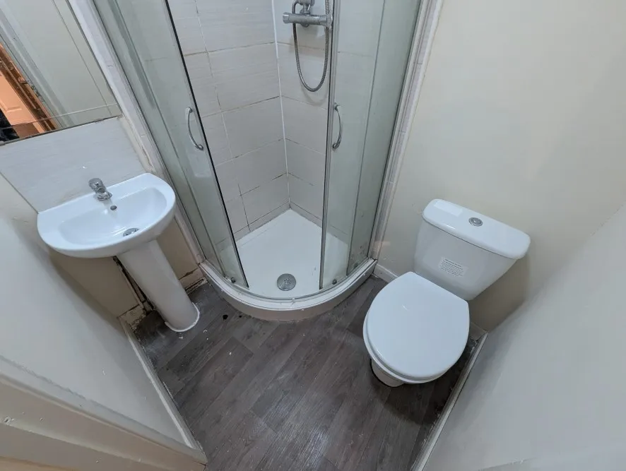 Property for Auction in Coventry & Warwickshire - 30 Cashs Lane, Radford, Coventry, West Midlands CV1 4DS