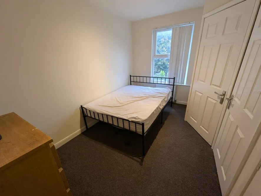 Property for Auction in Coventry & Warwickshire - 30 Cashs Lane, Radford, Coventry, West Midlands CV1 4DS
