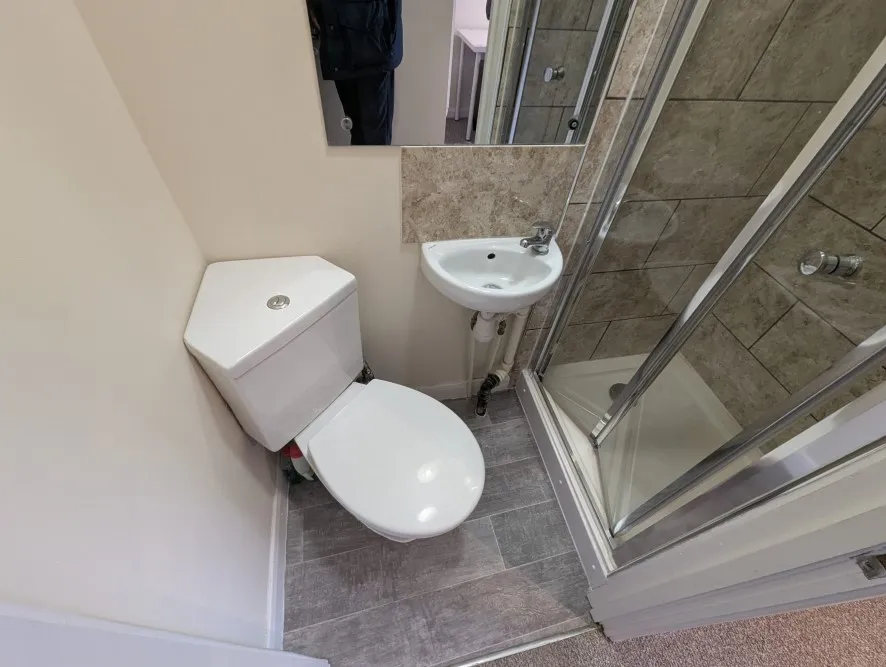 Property for Auction in Coventry & Warwickshire - 30 Cashs Lane, Radford, Coventry, West Midlands CV1 4DS