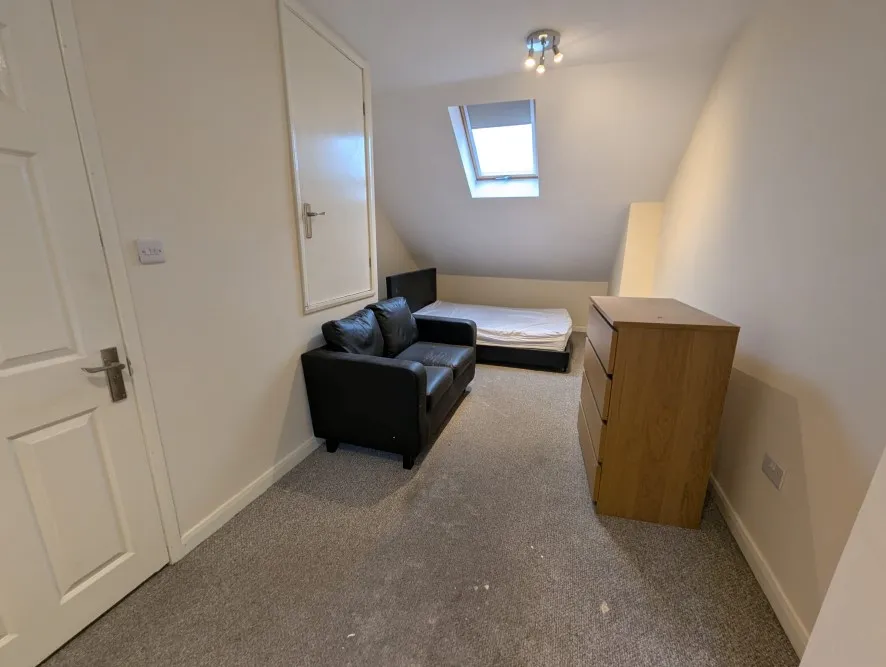 Property for Auction in Coventry & Warwickshire - 30 Cashs Lane, Radford, Coventry, West Midlands CV1 4DS