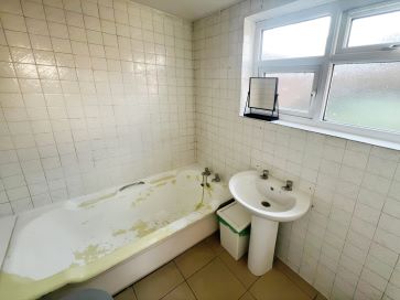 Property for Auction in Coventry & Warwickshire - 15 Coundon Road, Coundon, Coventry, West Midlands CV1 4AR