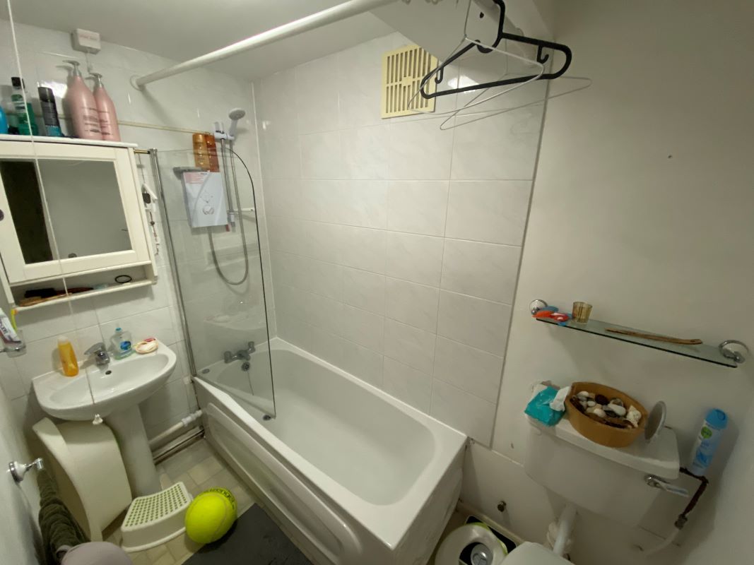 Styvechale, Coventry, West Midlands, CV3 6HZ - Online Auctions