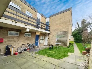 Property for Auction in Coventry & Warwickshire - 7 Halls Court, Stoney Stanton, Leicester, Leicestershire LE9 4TJ