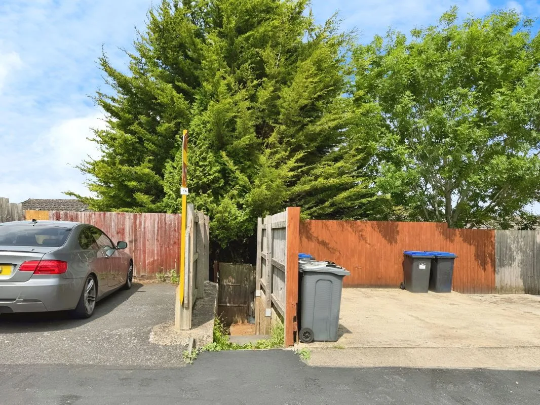 Daventry, Northamptonshire, NN11 4LT - Online Auctions