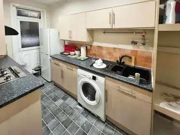 Property for Auction in Coventry & Warwickshire - Flat 2, 15 Albany Road, Earlsdon, Coventry, West Midlands CV5 6JQ