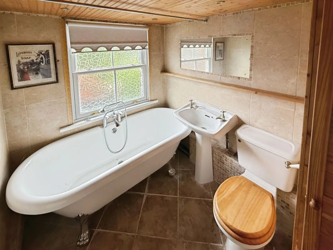 Bulkington, Bedworth, Warwickshire, CV12 9NH - Online Auctions