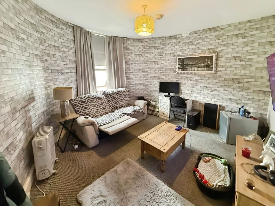 6 Raglan Street, Coventry, West Midlands, CV1 5QF - Online Auctions