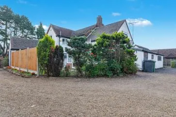 Property for Auction in Coventry & Warwickshire - 174 Hickman Road, Galley Common, Nuneaton, Warwickshire CV10 9NG