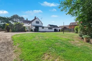 Property for Auction in Coventry & Warwickshire - 174 Hickman Road, Galley Common, Nuneaton, Warwickshire CV10 9NG