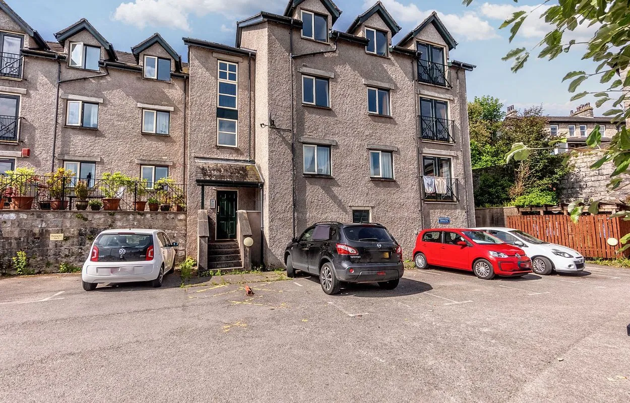 Kendal, Cumbria, LA9 4HB - Online Auctions