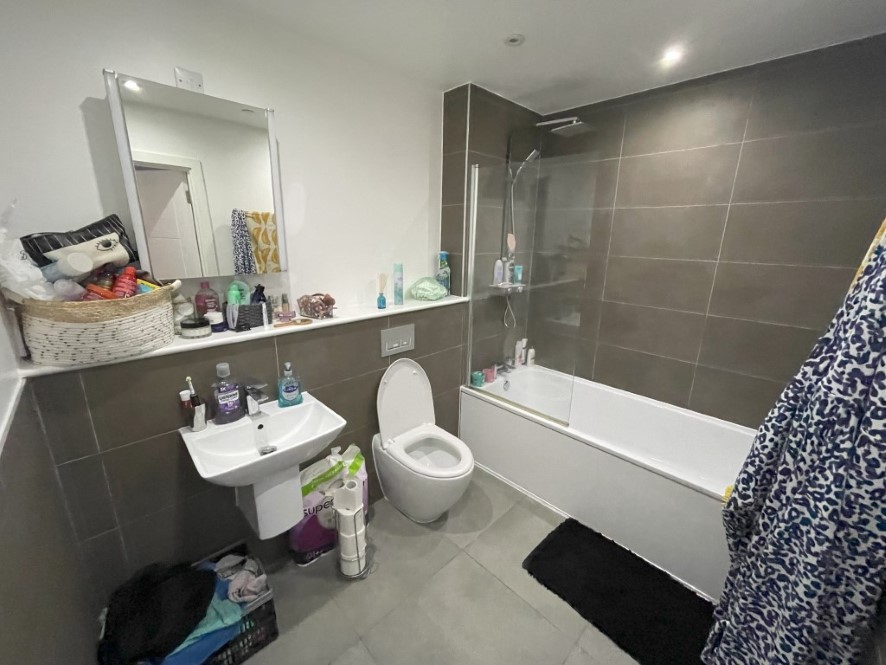 Property for Auction in East Anglia - Flat 94, Beaumont Court 61-71, Victoria Avenue, Southend-On-Sea, Essex SS2 6EB