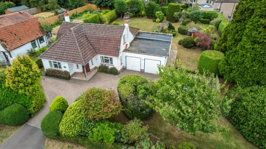 Property for Auction in East Anglia - 12 Sandy Lane, South Wootton, King&apos;s Lynn, Norfolk PE30 3NX