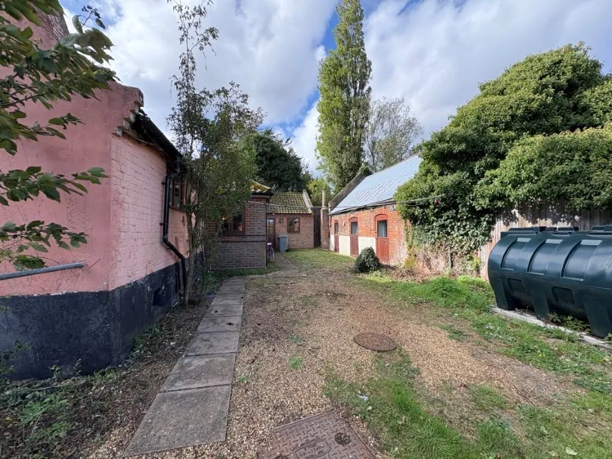 Property for Auction in East Anglia - 43 The Green, Upton, Norwich, Norfolk NR13 6AY