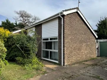 Property for Auction in East Anglia - 47 Old Vicarage Park, Narborough, King&apos;s Lynn PE32 1TH