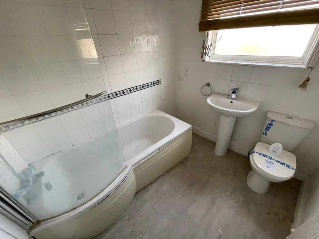 Southend-On-Sea, Essex, SS2 5EZ - Online Auctions