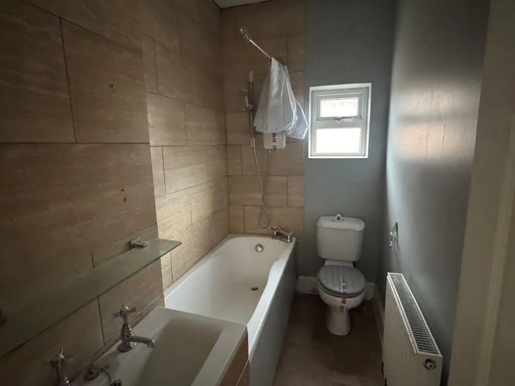 Spalding, Lincolnshire, PE11 2UN - Online Auctions