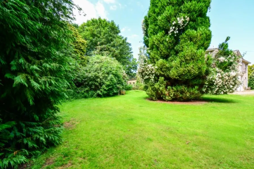 Property for Auction in East Anglia - Flat 6, Knapton House, North Walsham Road, Knapton, North Walsham, Norfolk NR28 0RT