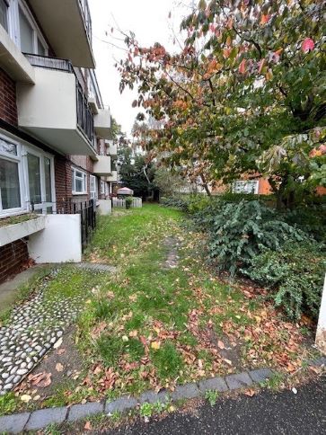 Property for Auction in East Anglia - 10 Claremont Court, Claremont Road, Westcliff-On-Sea, Essex SS0 7DY