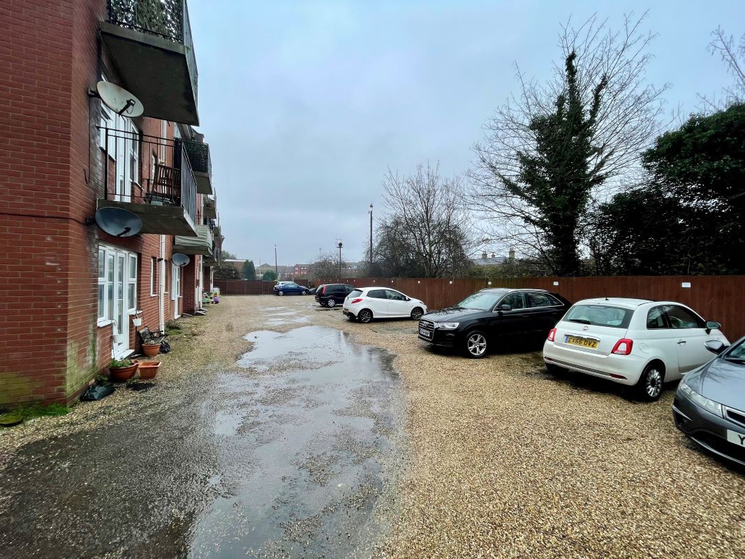 Albermarle House, Harwich, Essex, CO12 3HL - Online Auctions