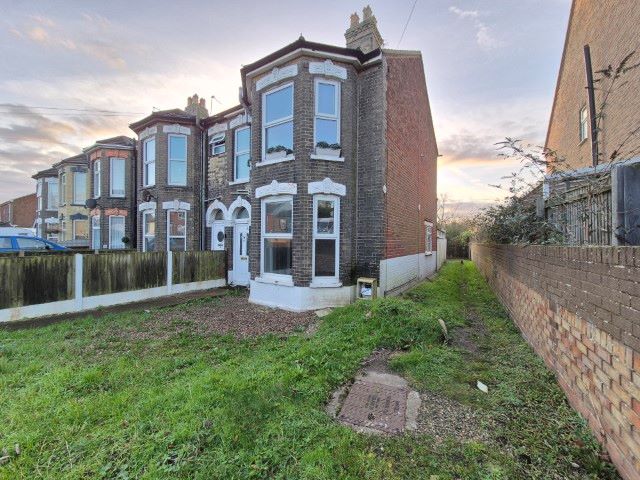 Caister-On-Sea, Great Yarmouth, Norfolk, NR30 5BT - Online Auctions
