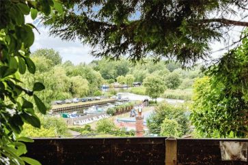Property for Auction in East Anglia - 2 Ballygate, Beccles, Suffolk NR34 9NA