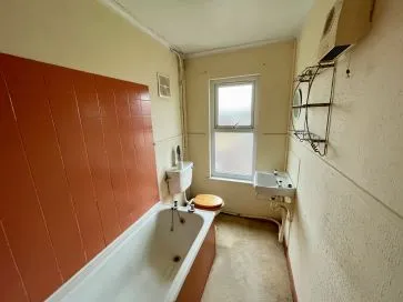 Property for Auction in East Anglia - Flat 12, Holland House, Skelmersdale Road, Clacton-On-Sea, Essex CO15 6BD