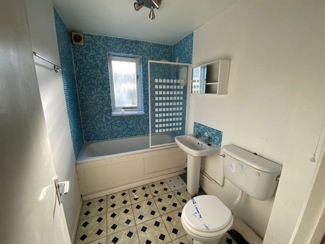Waterville Drive, Vange, Basildon, Essex, SS16 4TY - Online Auctions