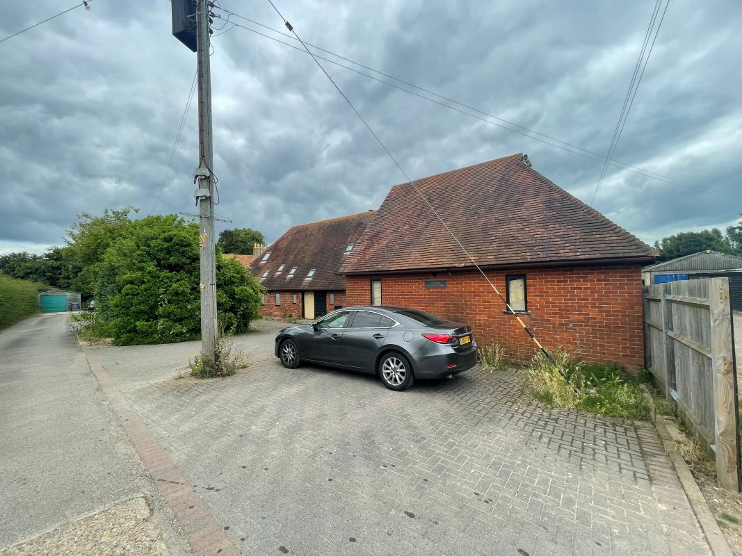 The Barn Foulmead Farm, Sandwich Road, Deal, Kent, CT14 0AS - Online Auctions