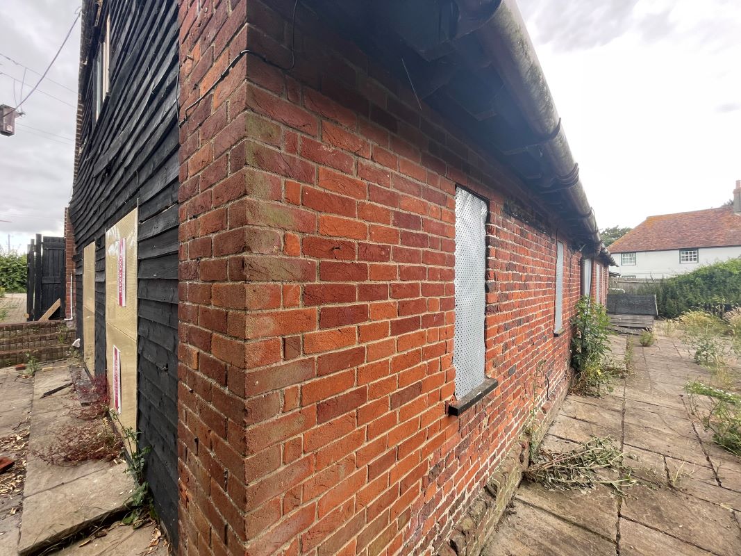 The Barn Foulmead Farm, Sandwich Road, Deal, Kent, CT14 0AS - Online Auctions