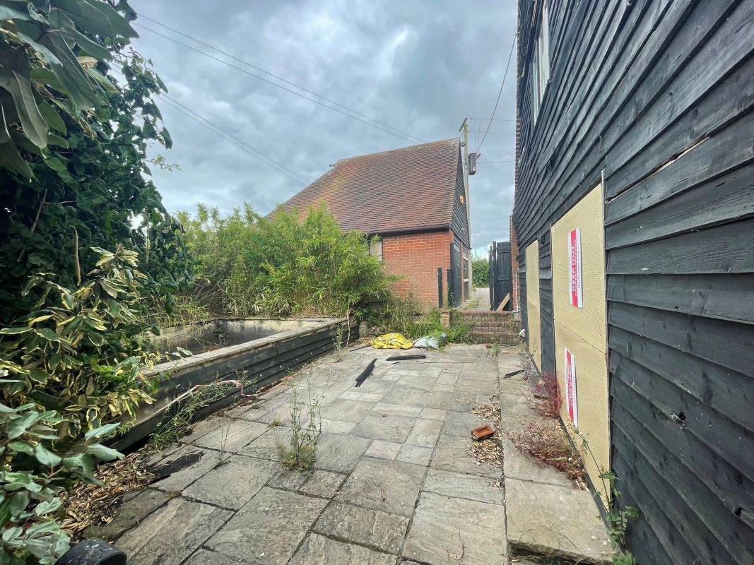 The Barn Foulmead Farm, Sandwich Road, Deal, Kent, CT14 0AS - Online Auctions