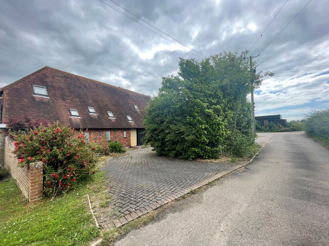 The Barn Foulmead Farm, Sandwich Road, Deal, Kent, CT14 0AS - Online Auctions