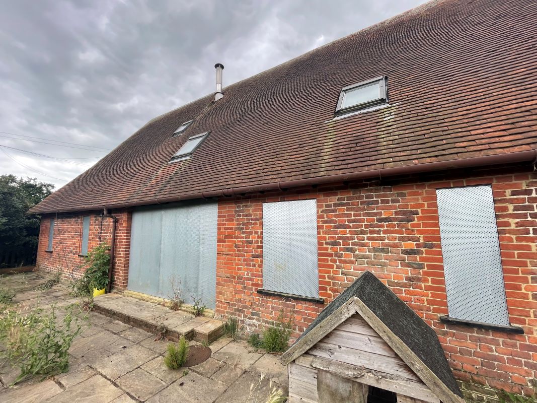The Barn Foulmead Farm, Sandwich Road, Deal, Kent, CT14 0AS - Online Auctions