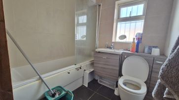 Property for Auction in Hull & East Yorkshire - 175-177 Newland Avenue, Hull, East Yorkshire