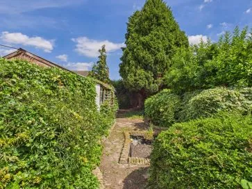 Property for Auction in Hull & East Yorkshire - 126 Hall Road, Hull, East Riding of Yorkshire HU6 8SB