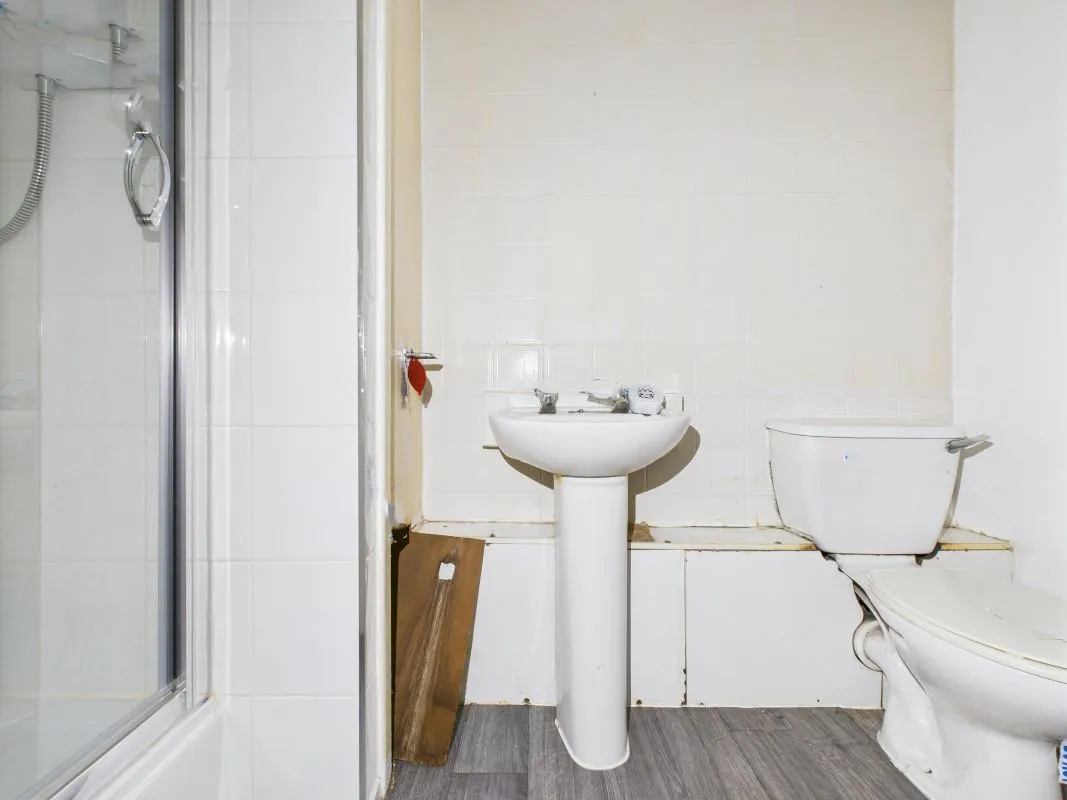 Welwyn Park Drive, Hull, East Yorkshire, HU6 7DX - Online Auctions