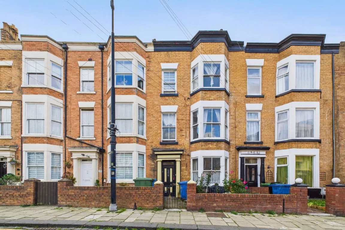 Trafalgar Square, Scarborough, North Yorkshire, YO12 7PY - Online Auctions