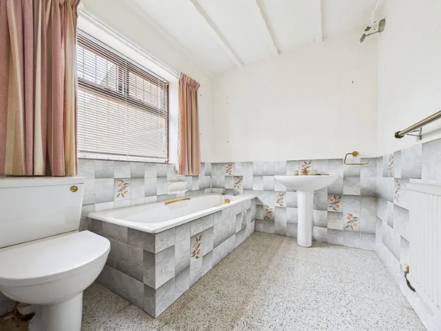 Property for Auction in Hull & East Yorkshire - Mole House, Foston-on-the-Wolds, East Yorkshire