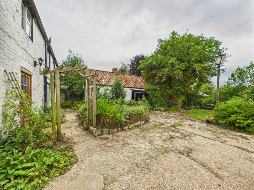 Property for Auction in Hull & East Yorkshire - Holme Field House, Front Street, Burton Fleming, East Yorkshire