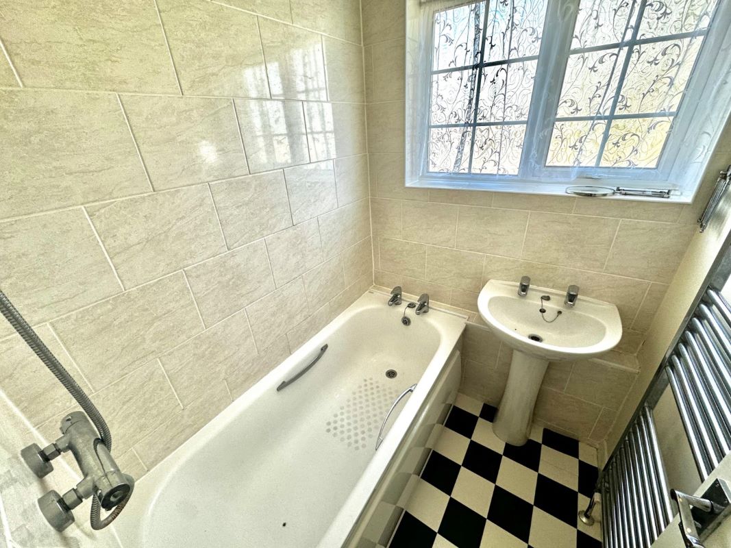 Queen Margarets Road, Scarborough, North Yorkshire, YO11 2SA - Online Auctions