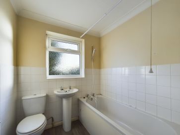 Property for Auction in Hull & East Yorkshire - 35 Wawne Lodge, Pennine Way, Hull, East Yorkshire