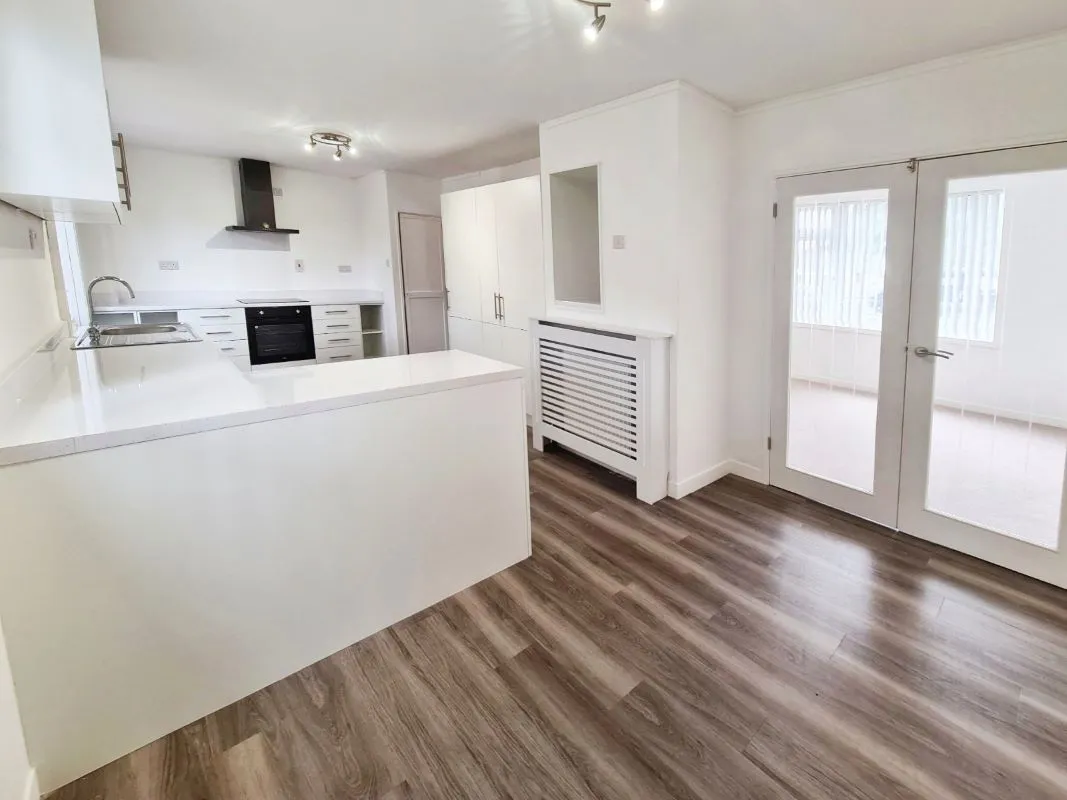 Eastmount Avenue, Hull, East Yorkshire, HU8 9EN - Online Auctions