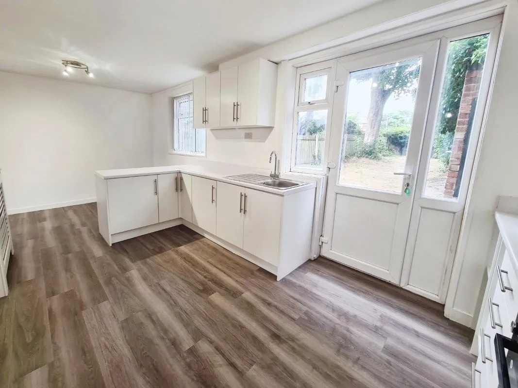 Eastmount Avenue, Hull, East Yorkshire, HU8 9EN - Online Auctions
