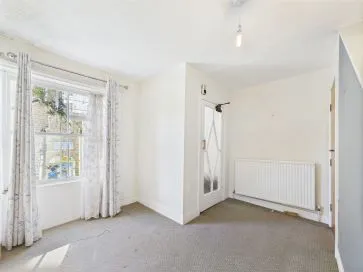 Property for Auction in Hull & East Yorkshire - 7 Blands Cliff, Scarborough, North Yorkshire YO11 1NR