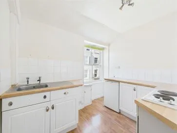Property for Auction in Hull & East Yorkshire - 7 Blands Cliff, Scarborough, North Yorkshire YO11 1NR