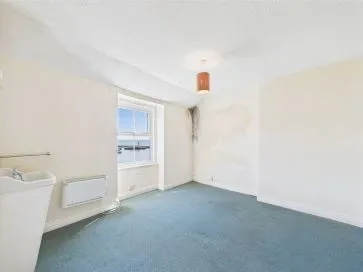 Property for Auction in Hull & East Yorkshire - 7 Blands Cliff, Scarborough, North Yorkshire YO11 1NR