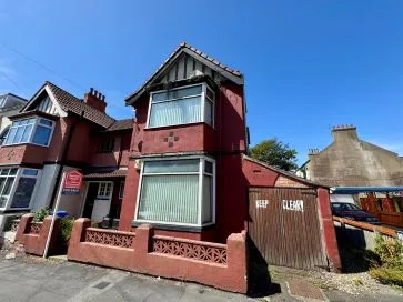Property for Auction in Hull & East Yorkshire - 38 Queen Street, Withernsea, East Riding of Yorkshire HU19 2AQ