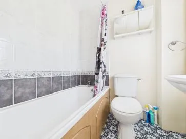 Property for Auction in Hull & East Yorkshire - 27a Tower Street, Flamborough, Bridlington, East Riding of Yorkshire YO15 1PD