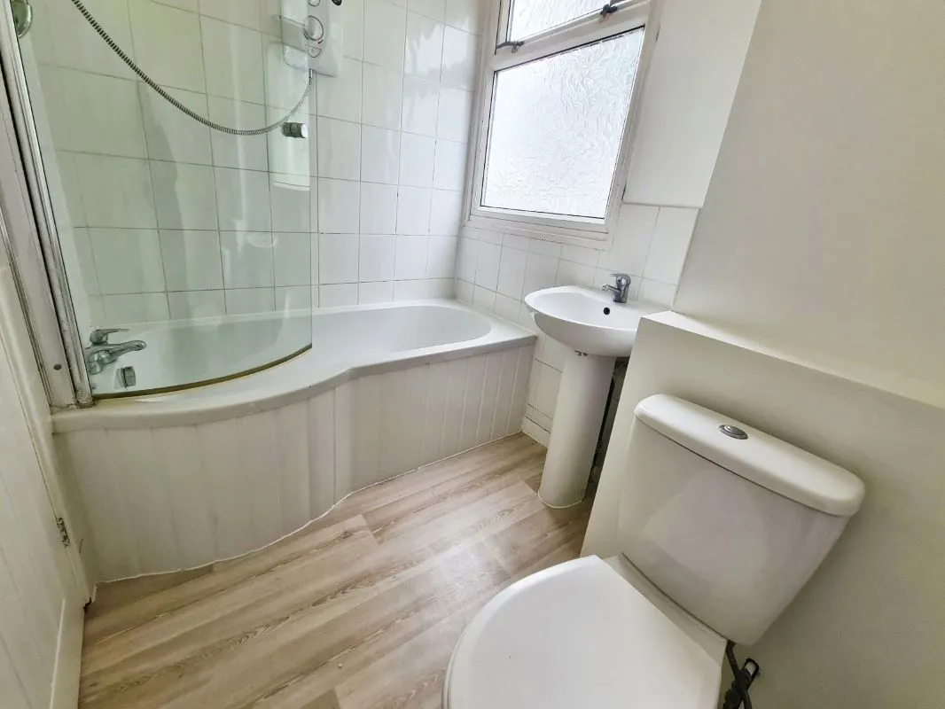 Eastmount Avenue, Hull, East Yorkshire, HU8 9EN - Online Auctions